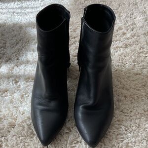 ALDO LADIES BLACK LEATHER ZIP UP BLOCK HEEL ANKLE BOOTS - SIZE 8